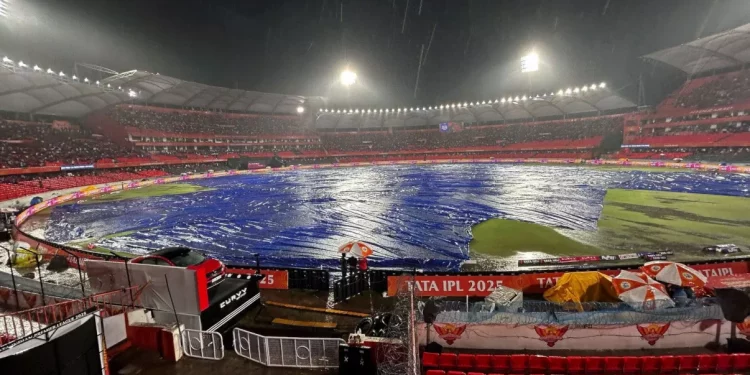 Bengaluru's IPL comeback could be ruined by heavy rain.
