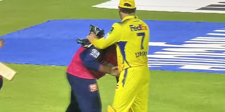[WATCH] IPL 2025: After defeating CSK, Vaibhav Suryavanshi rubs MS Dhoni's feet