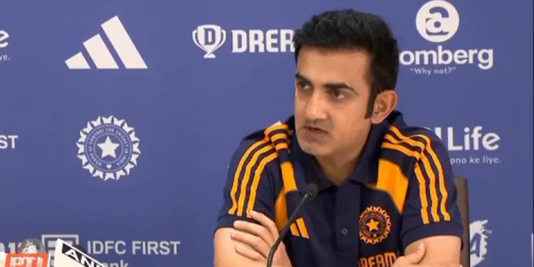 Gautam Gambhir said, "I don't think we should have road shows," in reference to the Bengaluru stampede 1 Gautam Gambhir said, "I don't think we should have road shows," in reference to the Bengaluru stampede
