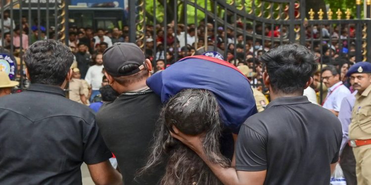 "I find it hard to believe Virat Kohli knew lives were being lost outside while celebrations carried on inside" – Atul Wassan criticises RCB and politicians over Chinnaswamy stampede 1 "I find it hard to believe Virat Kohli knew lives were being lost outside while celebrations carried on inside" – Atul Wassan criticises RCB and politicians over Chinnaswamy stampede