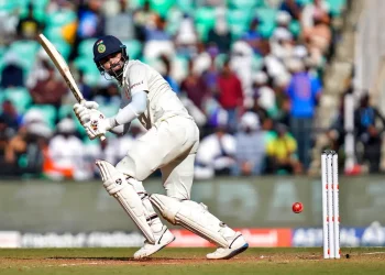 WV Raman wants KL Rahul to take the pitch against England because "he's the most experienced of the lot"