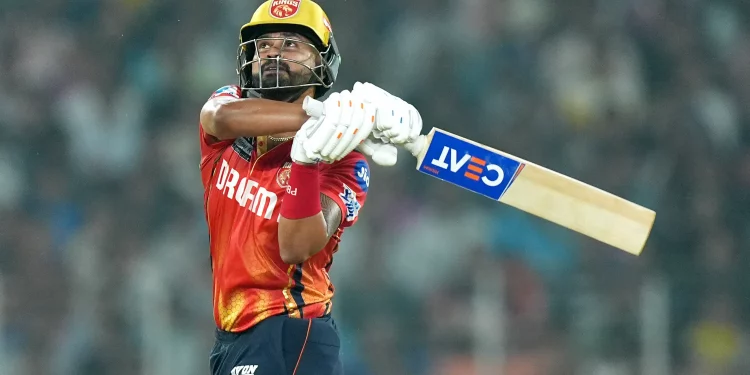 [Watch] IPL 2025 Final: Romario Shepherd helps RCB move closer to the victory by bringing PBKS Shreyas Iyer in