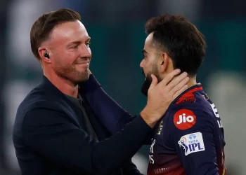 [WATCH] IPL 2025: Virat Kohli searches for AB de Villiers after RCB's win, shares heartfelt embrace