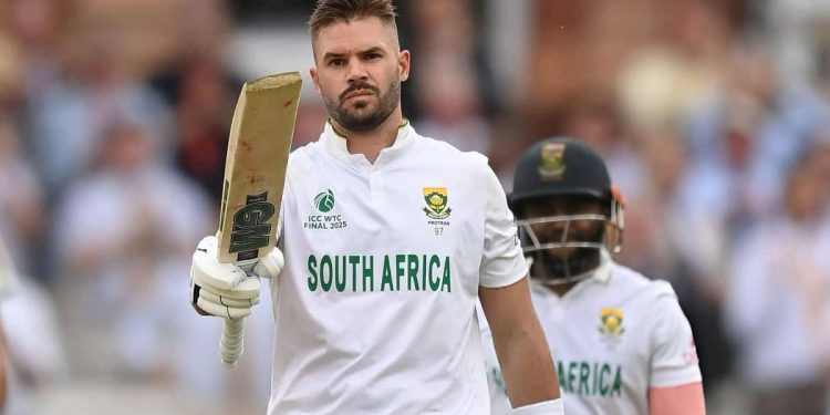 Eyes on history, bladders on pause 1 Eyes on history, bladders on pause