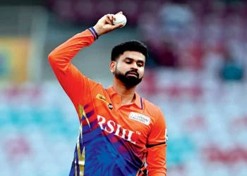 [WATCH] Rohit Sharma presents runner-up medal to Shreyas Iyer after T20 Mumbai 2025 final