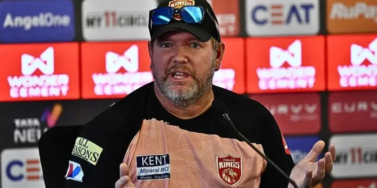 PBKS bowling coach Hopes: 'MI aimed for 220, but we kept reining them in 1 PBKS bowling coach Hopes: 'MI aimed for 220, but we kept reining them in