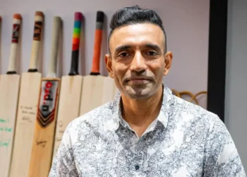 Robin Uthappa chastises a fan for making such a harsh accusation, saying, "Retired players do not hate Virat Kohli"