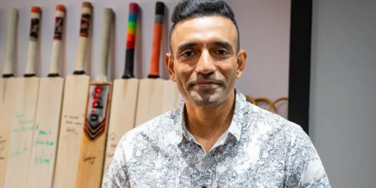 Robin Uthappa chastises a fan for making such a harsh accusation, saying, "Retired players do not hate Virat Kohli"