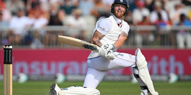 Ben Stokes resumes batting after retiring hurt in Manchester Test, fans relieved 1 Ben Stokes resumes batting after retiring hurt in Manchester Test, fans relieved
