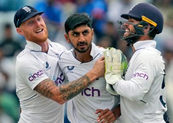 Shoaib Bashir hurts himself trying a catch, Jadeja survives