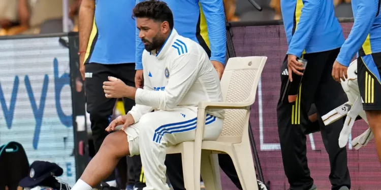 Rishabh Pant exits due to injury scare, Dhruv Jurel comes on