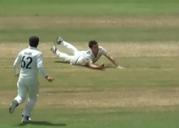 Cummins' stunning one-hander floors Carty as Aussies seize early Day 2 edge