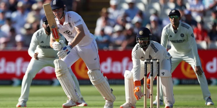 Rishabh Pant protests to the umpire for Harry Brook's antics