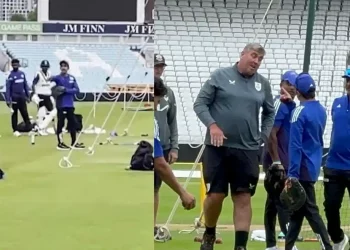 Gautam Gambhir seen in tense exchange with Oval groundsman