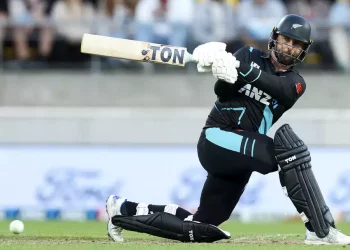 Conway's fifty leads New Zealand past Zimbabwe