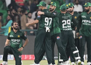 Pakistan lose five wickets in first eight overs of series opener