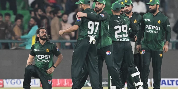 Pakistan lose five wickets in first eight overs of series opener 1 Pakistan lose five wickets in first eight overs of series opener