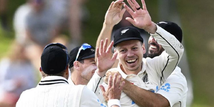Injured Phillips out, Bracewell in for Zimbabwe Test opener 1 Injured Phillips out, Bracewell in for Zimbabwe Test opener