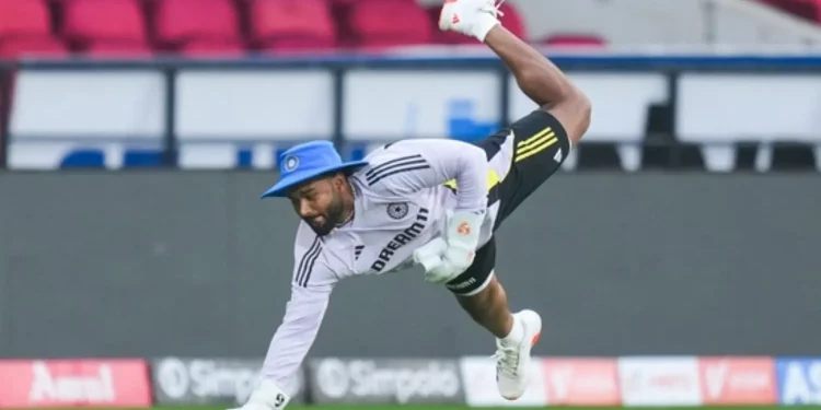 Rishabh Pant resumes wicketkeeping drills despite injury concerns 1 Rishabh Pant resumes wicketkeeping drills despite injury concerns