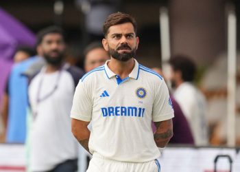 ‘Kohli looked uneasy, Dhoni played on’ - Ex-Kiwi pacer recalls battle with India greats