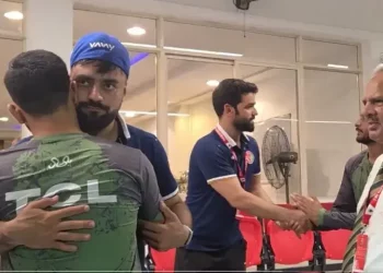 Rashid Khan’s brother passes away; Shaheen consoles him, Pakistan players pray