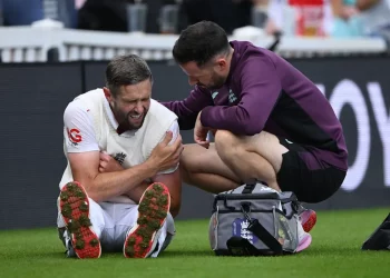 'Quitting was never an option' – Chris Woakes on batting injured at The Oval