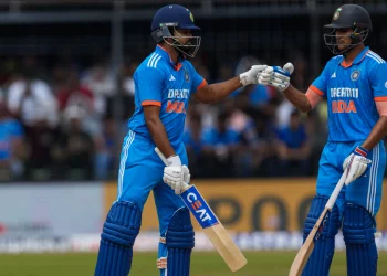 'Reminds me of Dhoni' - Ex-India batter names new contender in ODI captaincy race with Iyer, Gill