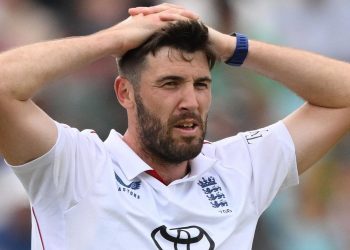 Jamie Overton on indefinite red-ball break