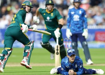 England seek revival as South Africa hunt series sweep