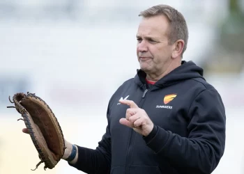 Andy Tennant quits as Essex Women head coach