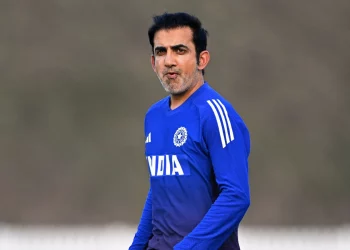 Gambhir Stuns Pakistan, Greets Only Umpires