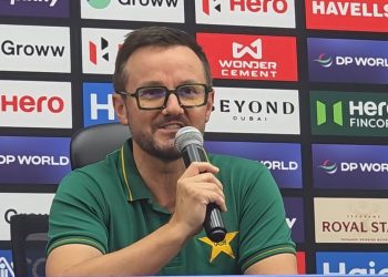 Mike Hesson calls for composure from Pakistan before India clash