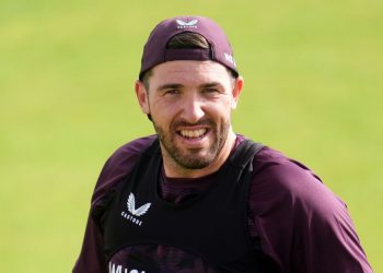Jamie Overton replaces Saqib Mahmood in England’s third ODI