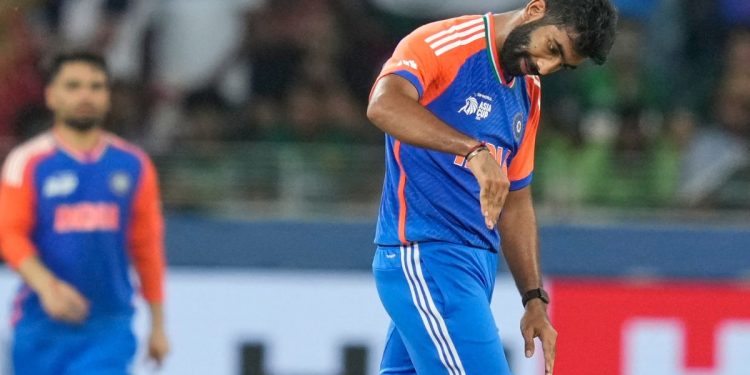 Bumrah castles Haris Rauf in Asia Cup 2025 final, celebrates with jet gesture