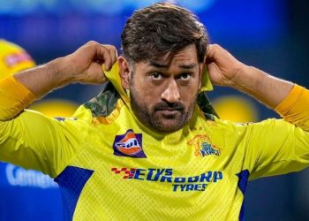 Dhoni in MI Tank-Top Sparks Buzz Ahead of IPL 2026 Auction