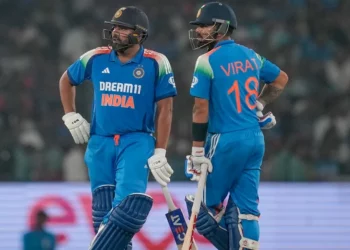 Virat Kohli’s Heartwarming Gesture With Indian Flag Goes Viral