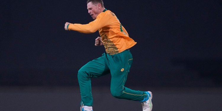 Hendricks, Linde star as SA go 1-0 up 1 Hendricks, Linde star as SA go 1-0 up