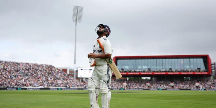 Pant Surpasses Sehwag in Sixes 1 Pant Surpasses Sehwag in Sixes