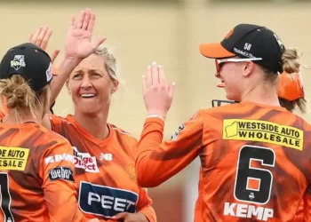 Devine Powers Scorchers Past Renegades