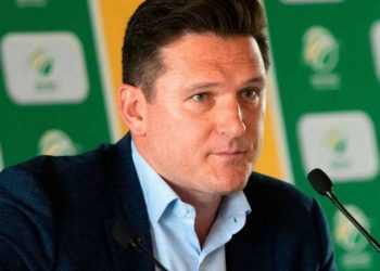 "Graeme Smith Fires Friendly Jibe at India Coach Morkel"