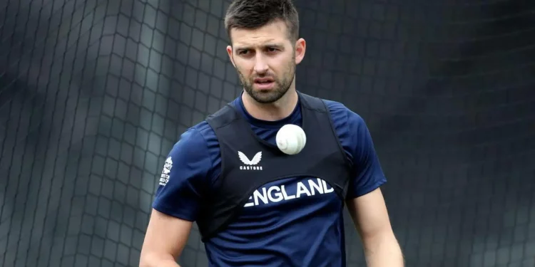 Mark Wood Faces Scan Following Hamstring Concern