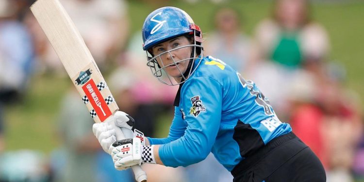 Amanda-Jade Signs with Hampshire