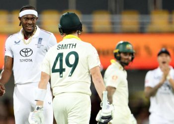 Smith Plays Down Archer Clash