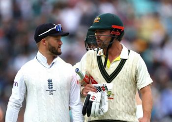 Travis Head Supports Duckett