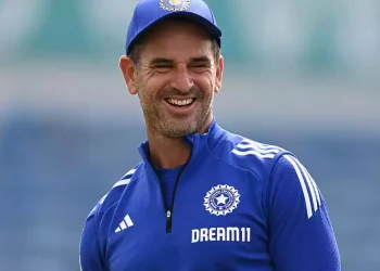 Ten Doeschate on India’s fight against dew