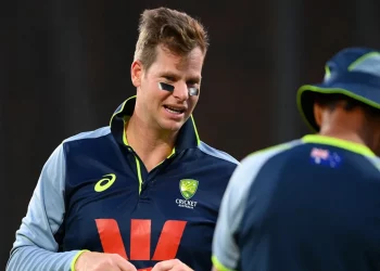 Smith wearing eye black wrong, Chanderpaul texts him