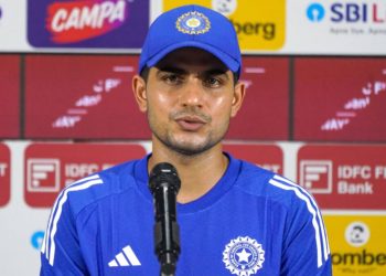 Gill seeks blessings before 1st ODI