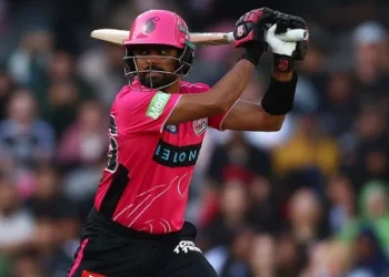 Gilchrist Unimpressed with Babar’s Approach vs Renegades