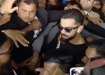 Virat Kohli causes stir at Vadodara airport